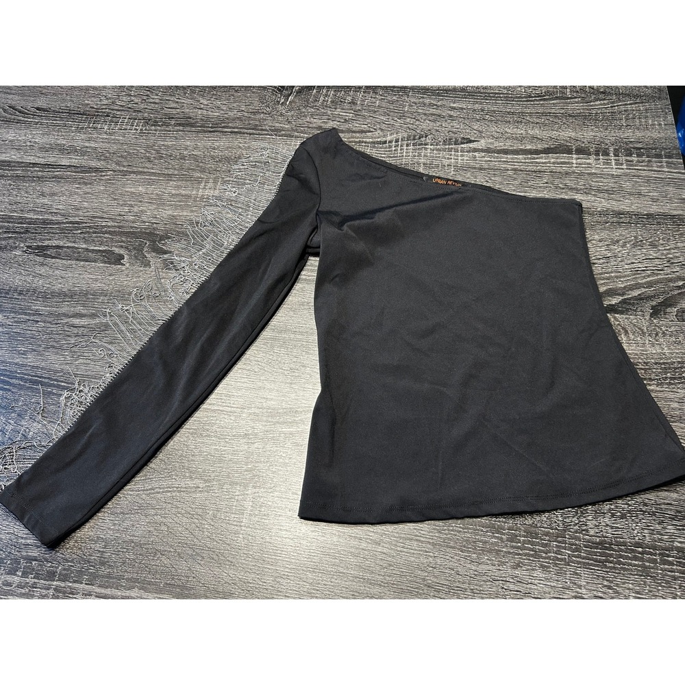 Urban Revivo One Shoulder Black Asymmetrical Top – Size‎ M (US 6)